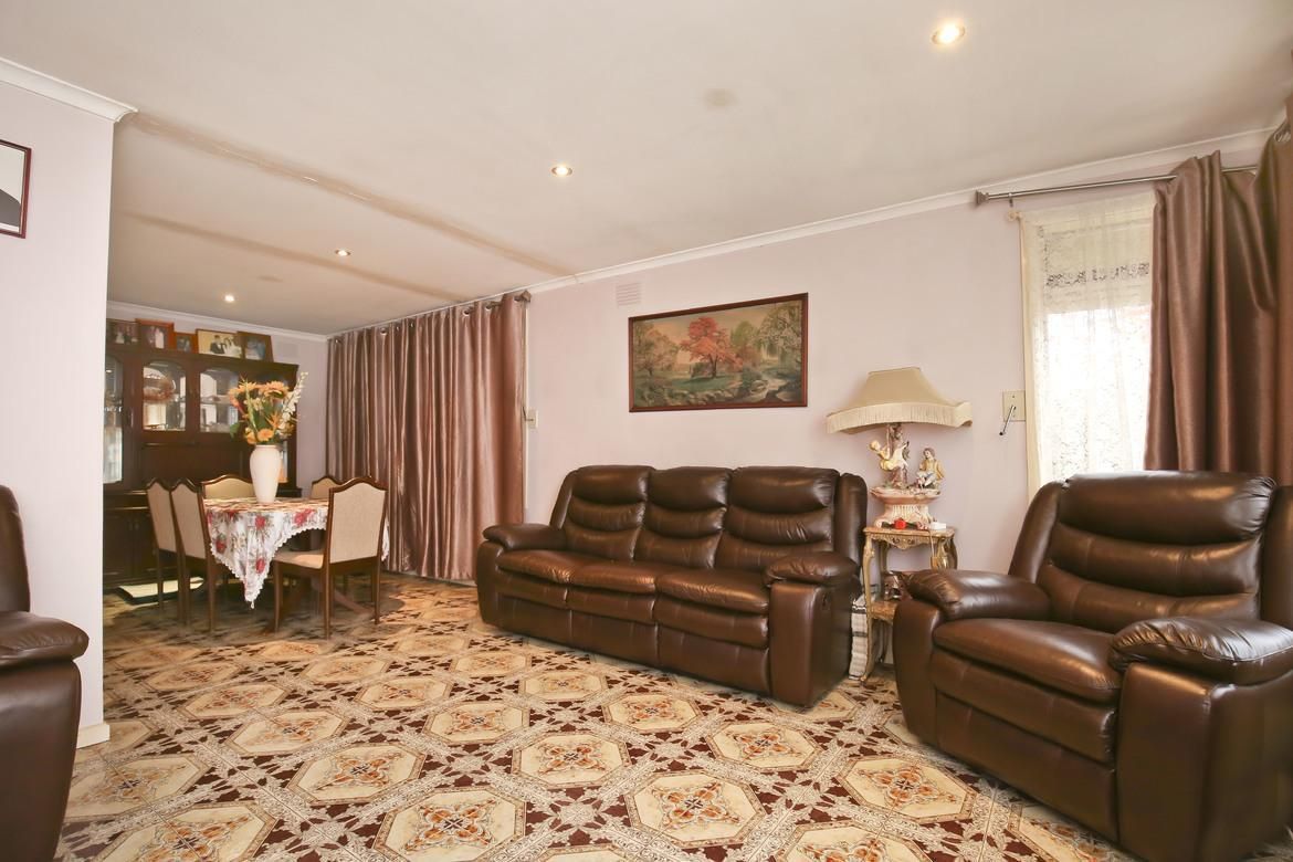 EXTRA LARGE FAMILY LIVING