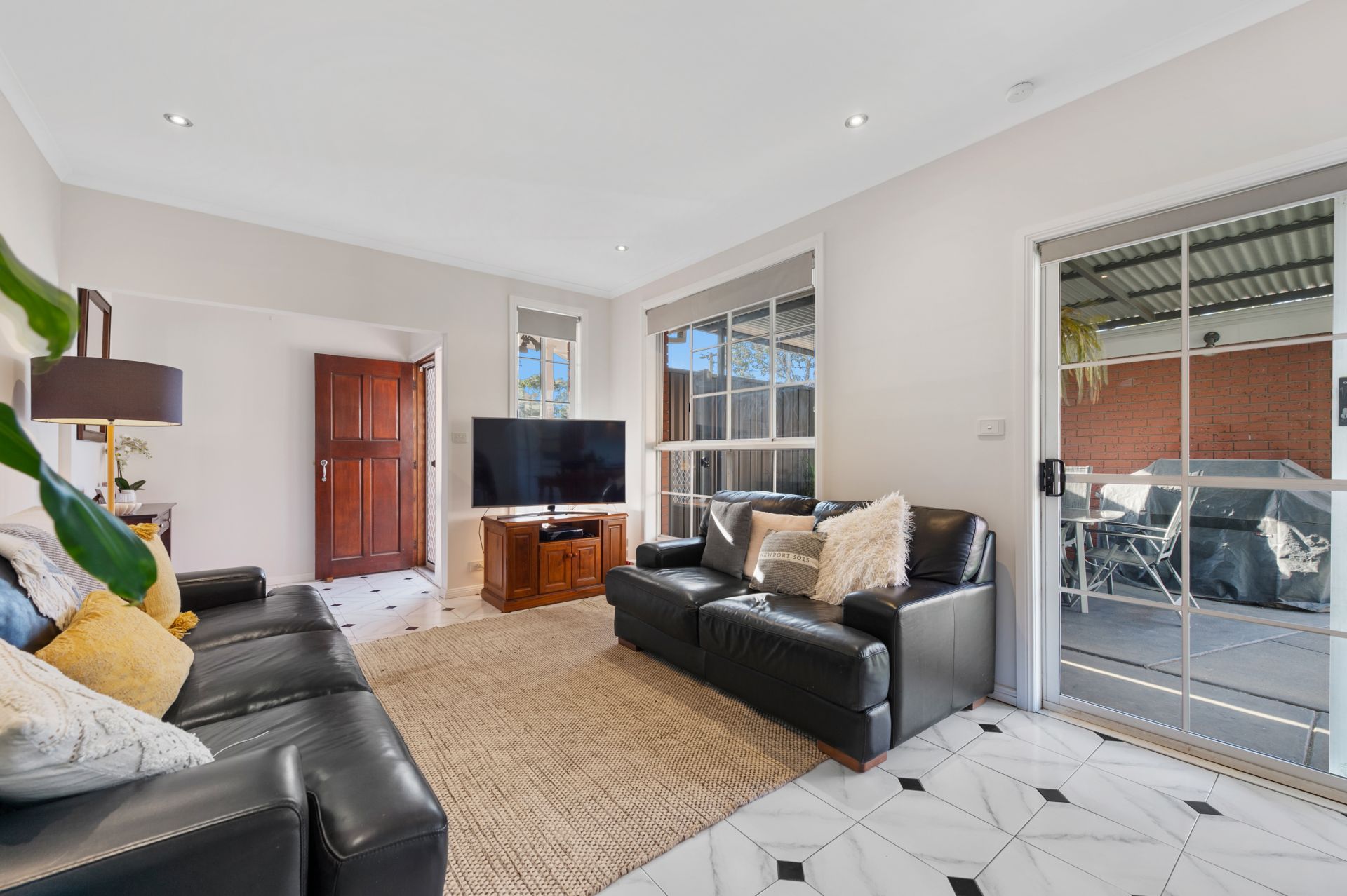 14 Holloway Street, Newport - Thumbnail 4