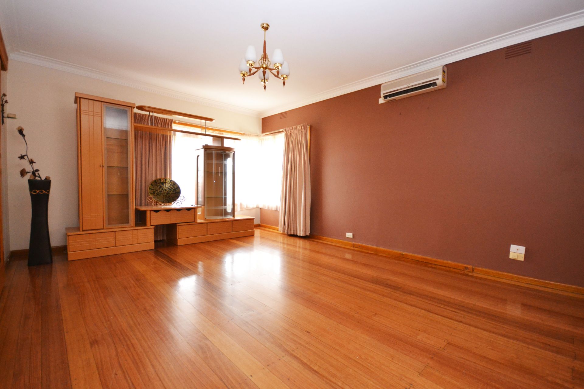 SIZE, QUALITY, LOCATION, PRICE