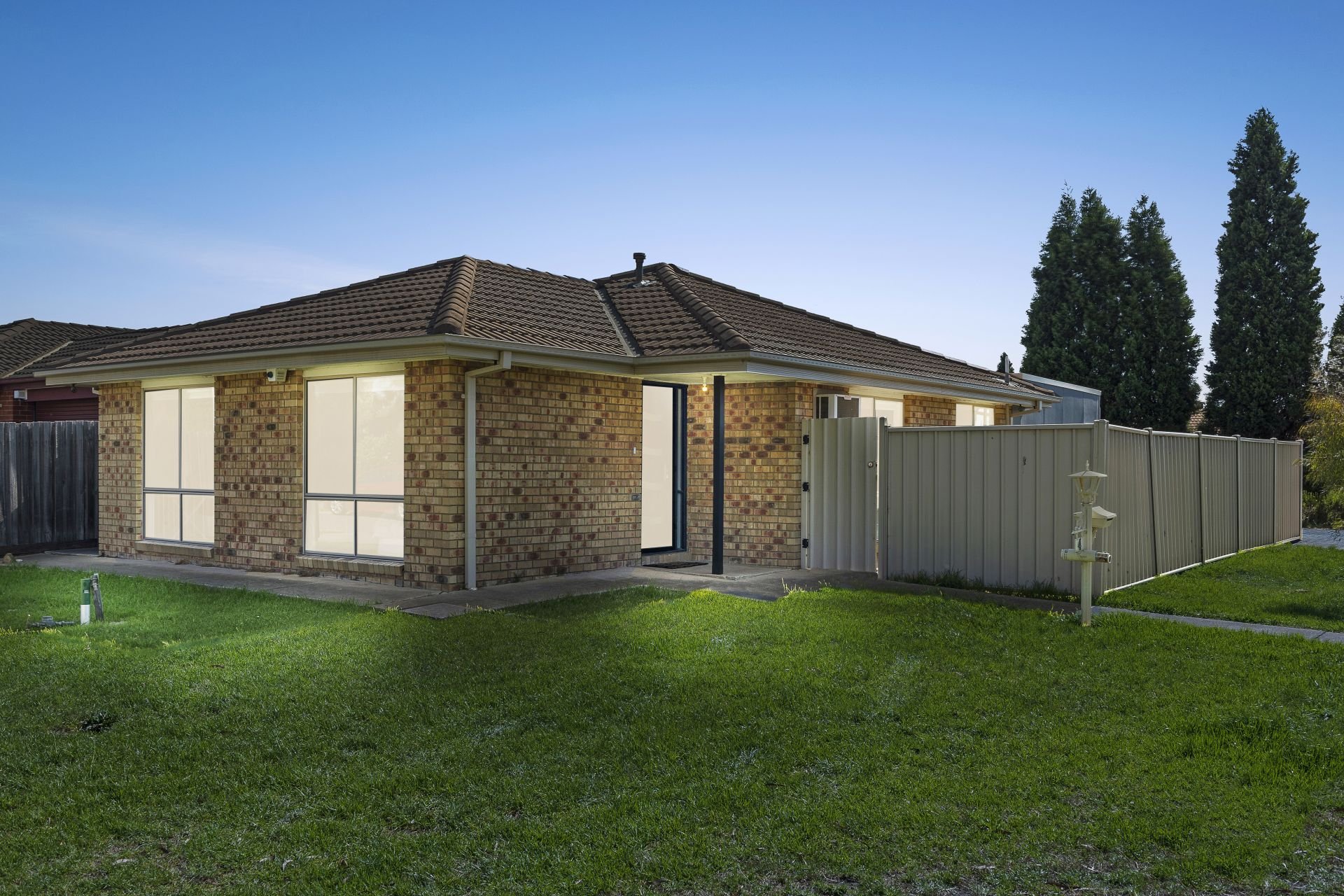 Real Estate For Sale 4 Woodlands Place Lalor , VIC