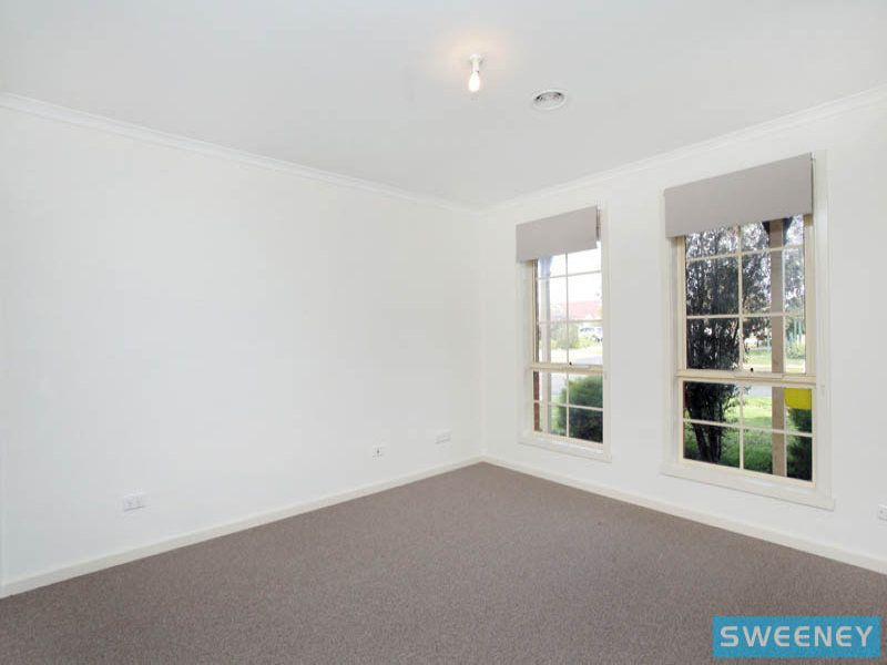 16 Wyperfeld Circuit, Caroline Springs - Thumbnail 7