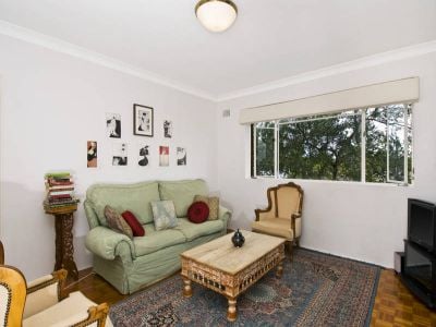 NORTH FACING TOP FLOOR 2 BED APARTMENT