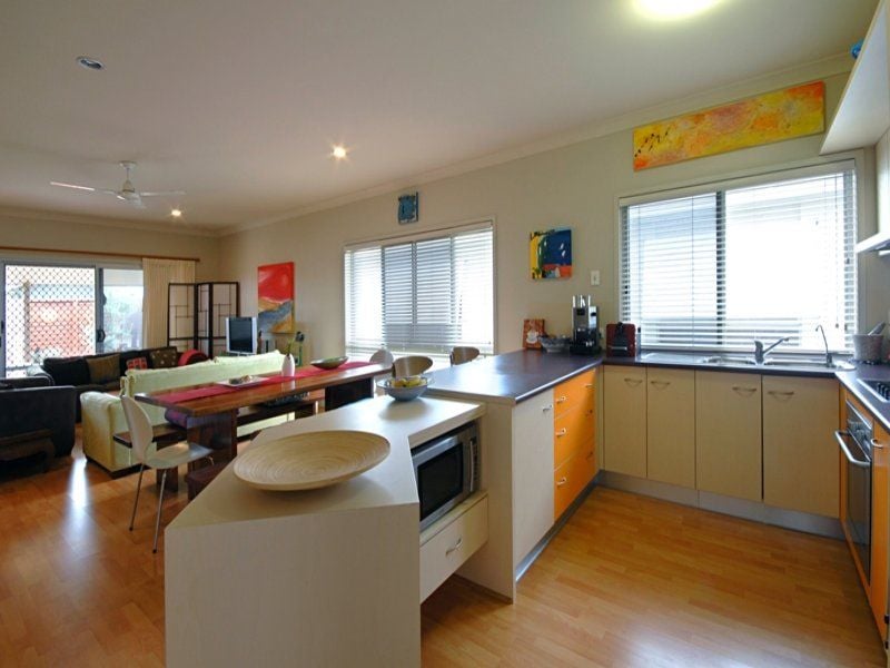 17/2 'Kawana Island Villas', Grand Parade KAWANA ISLAND QLD, Grand Parade Kawana Island - Thumbnail 3