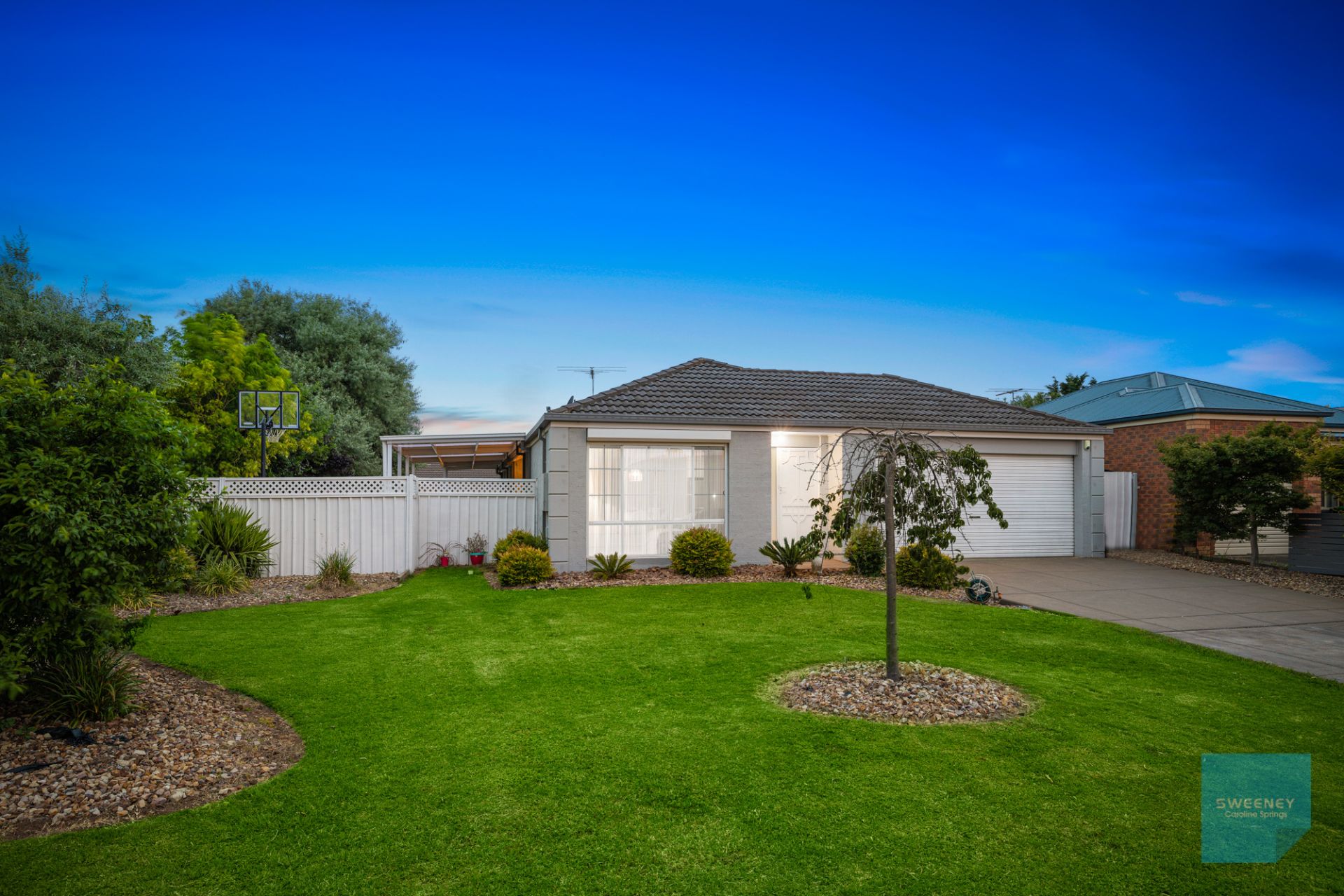 14 Tamborine Way, Caroline Springs - Thumbnail 3
