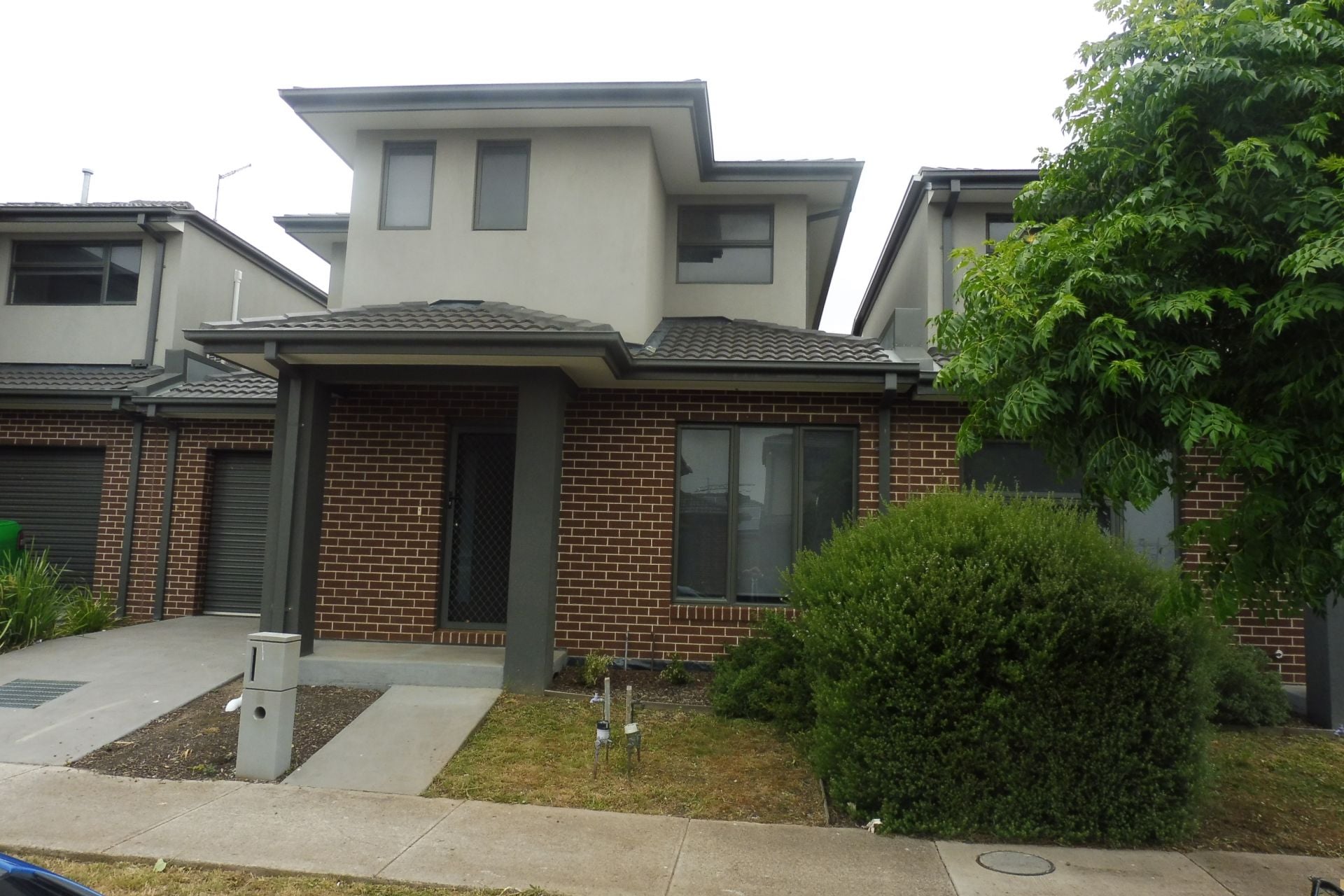 3 BEDROOM TOWNHOUSE.