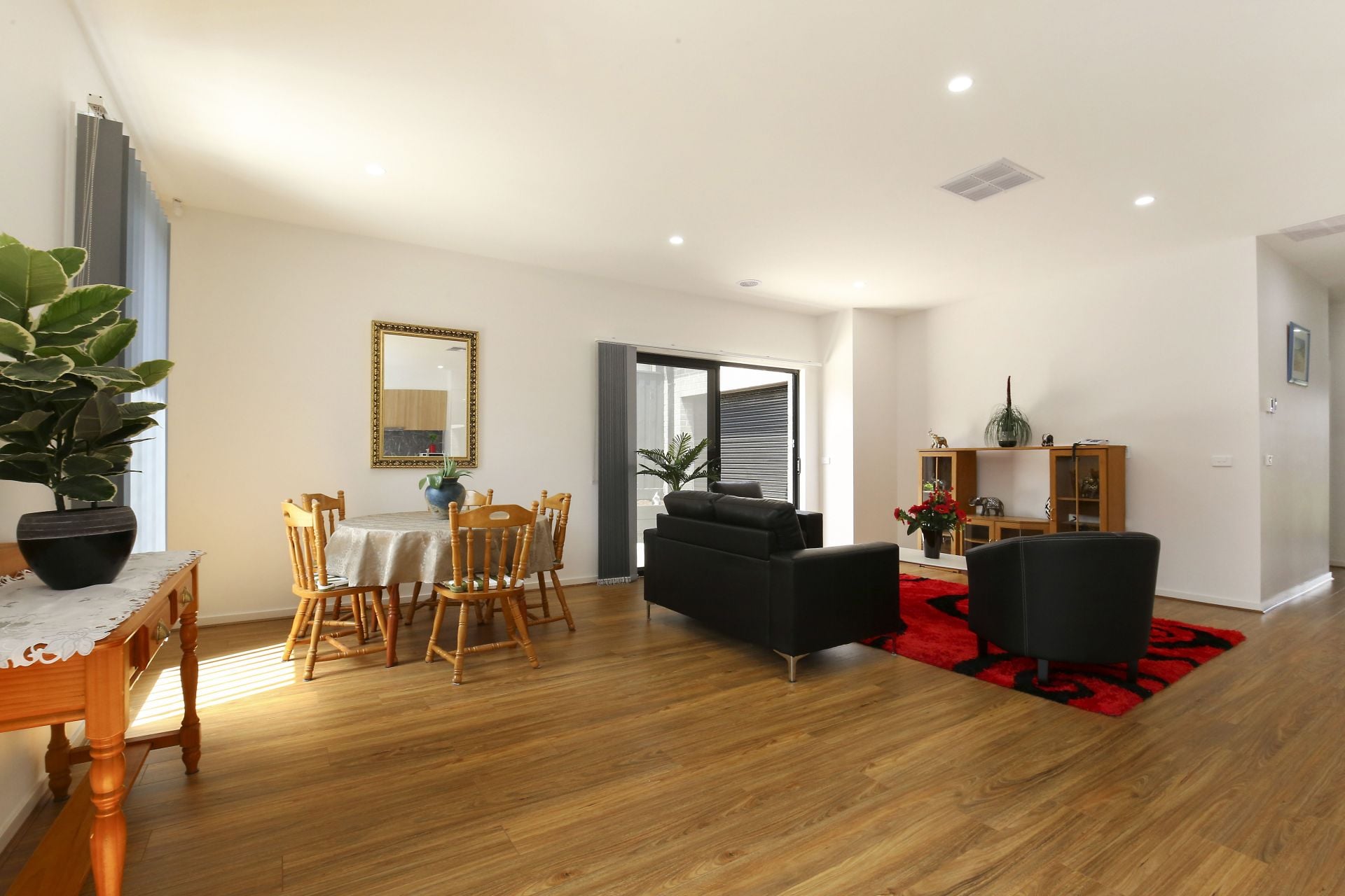 STYLISH MODERN LIVING