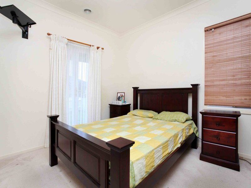 4 Lyme Park Circle, Caroline Springs - Thumbnail 7