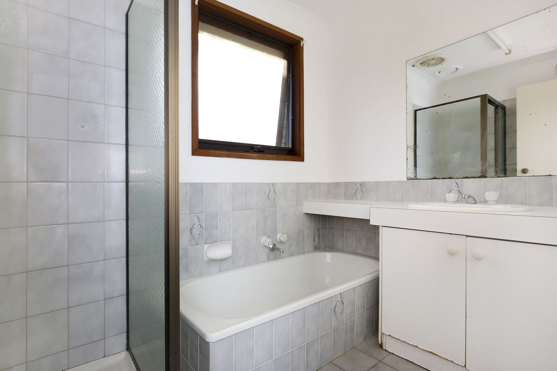 Quiet, Convenient & Minutes To All Amenities!