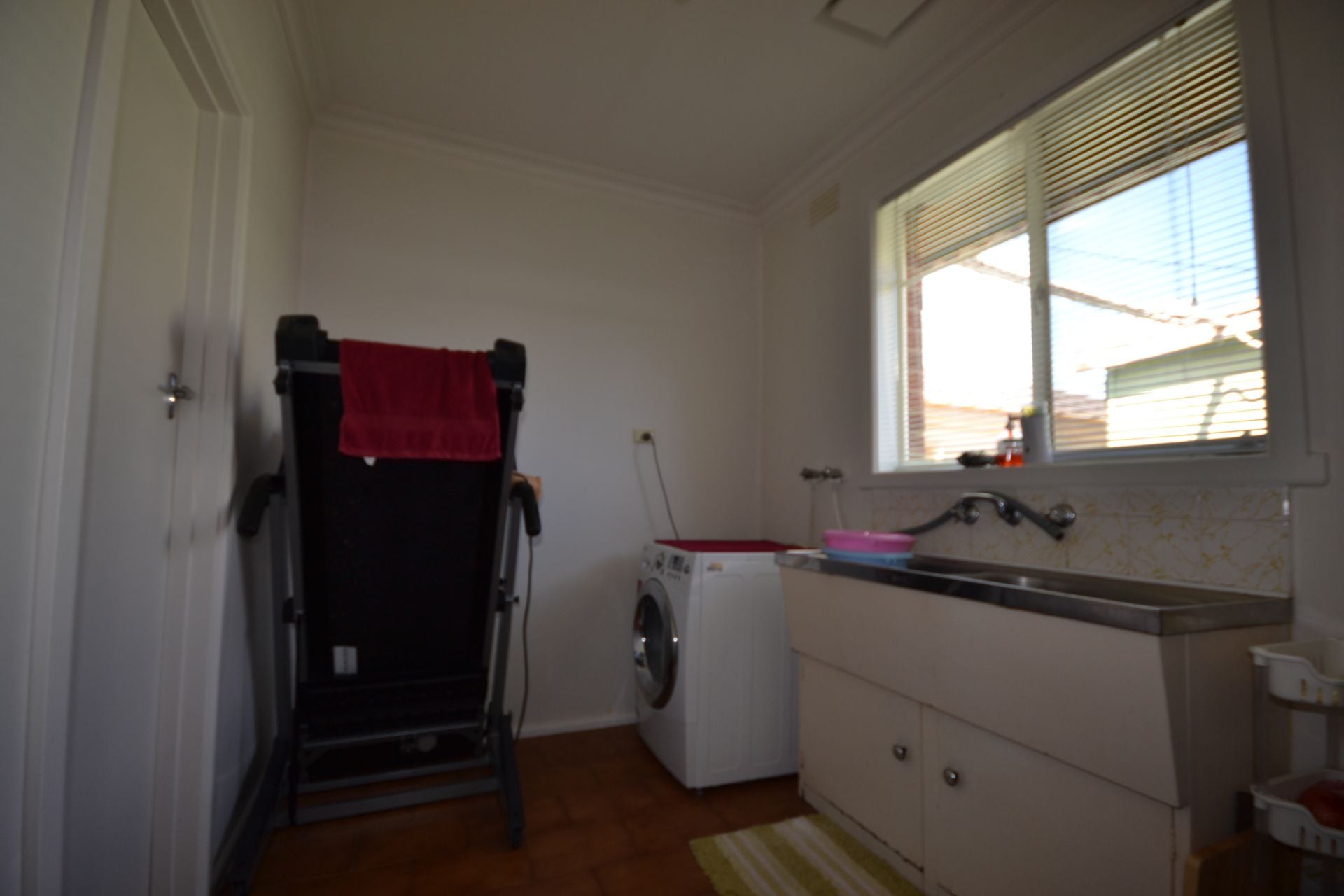 GREAT SIZED FAMILY HOME - 6 MONTH LEASE!