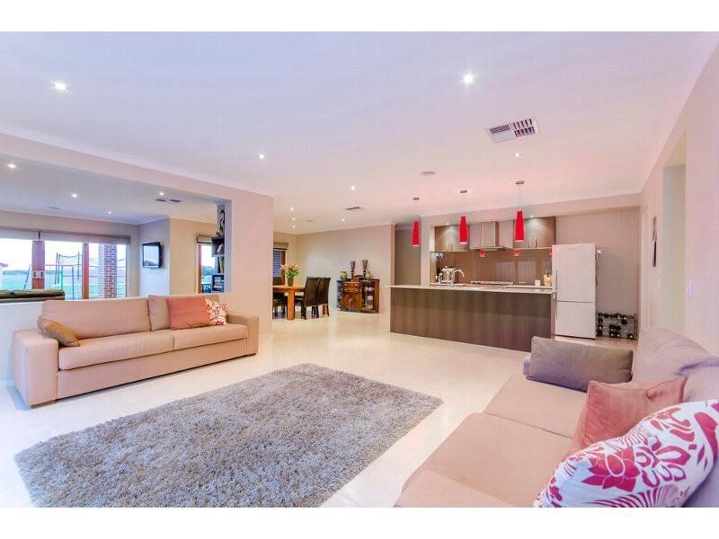 8 Mowbray Drive OCEAN GROVE VIC, Ocean Grove - Thumbnail 4