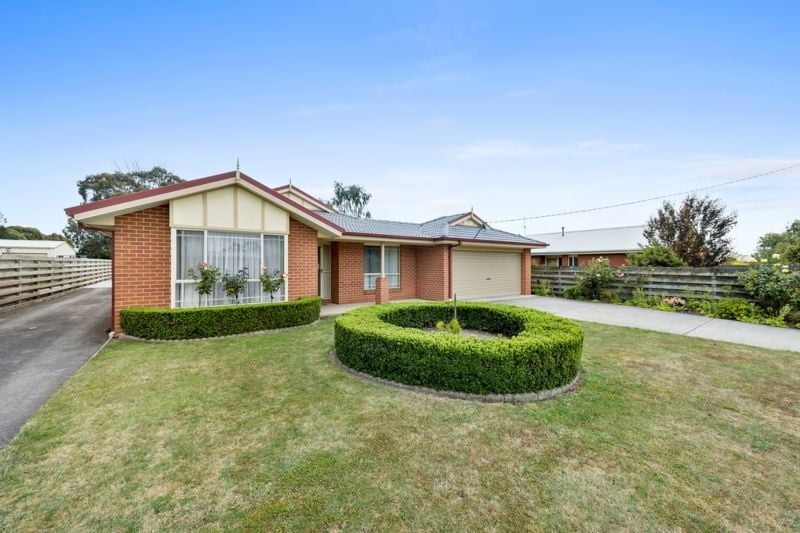23 Ross Street COLAC VIC, Colac - Thumbnail 2