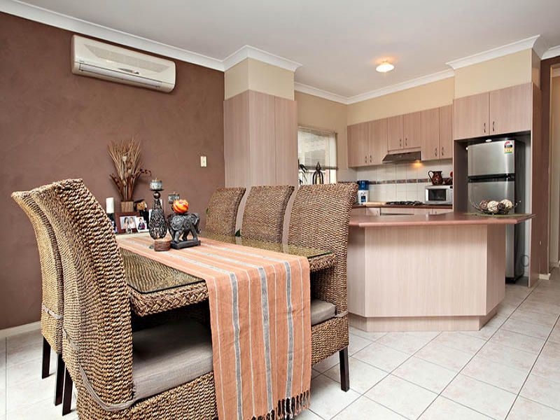 9 Lyme Park Circle, Caroline Springs - Thumbnail 4