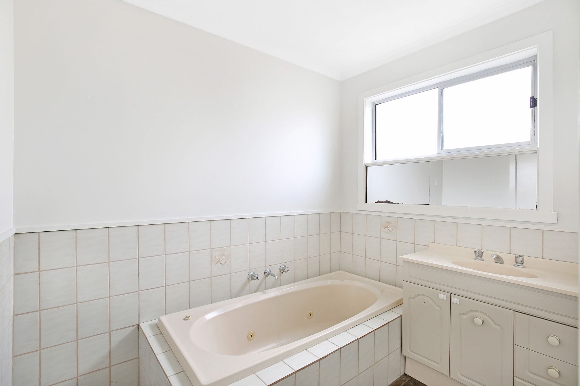 Hidden Gem in Fantastic Location ! Three bedrooms, work shop, double garage!