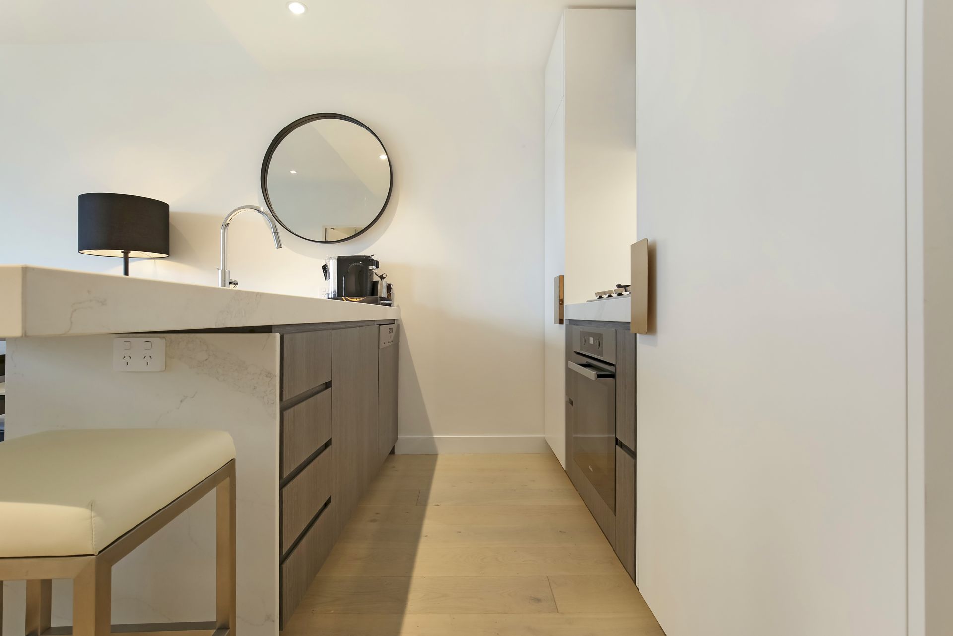 1008/7 Bowen Crescent, Melbourne - Thumbnail 4