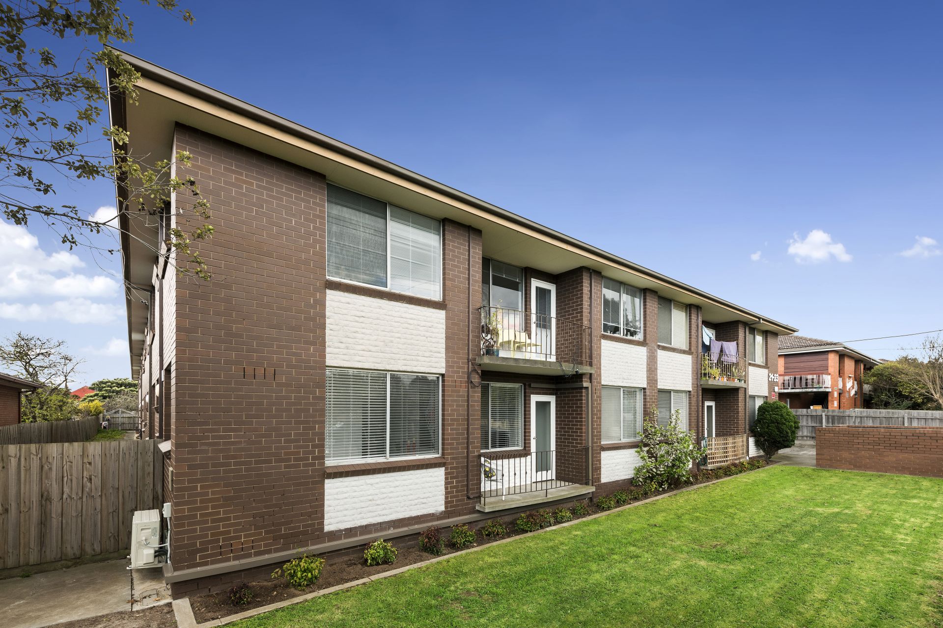 Ultra Convenient Renovated Apartment!!!