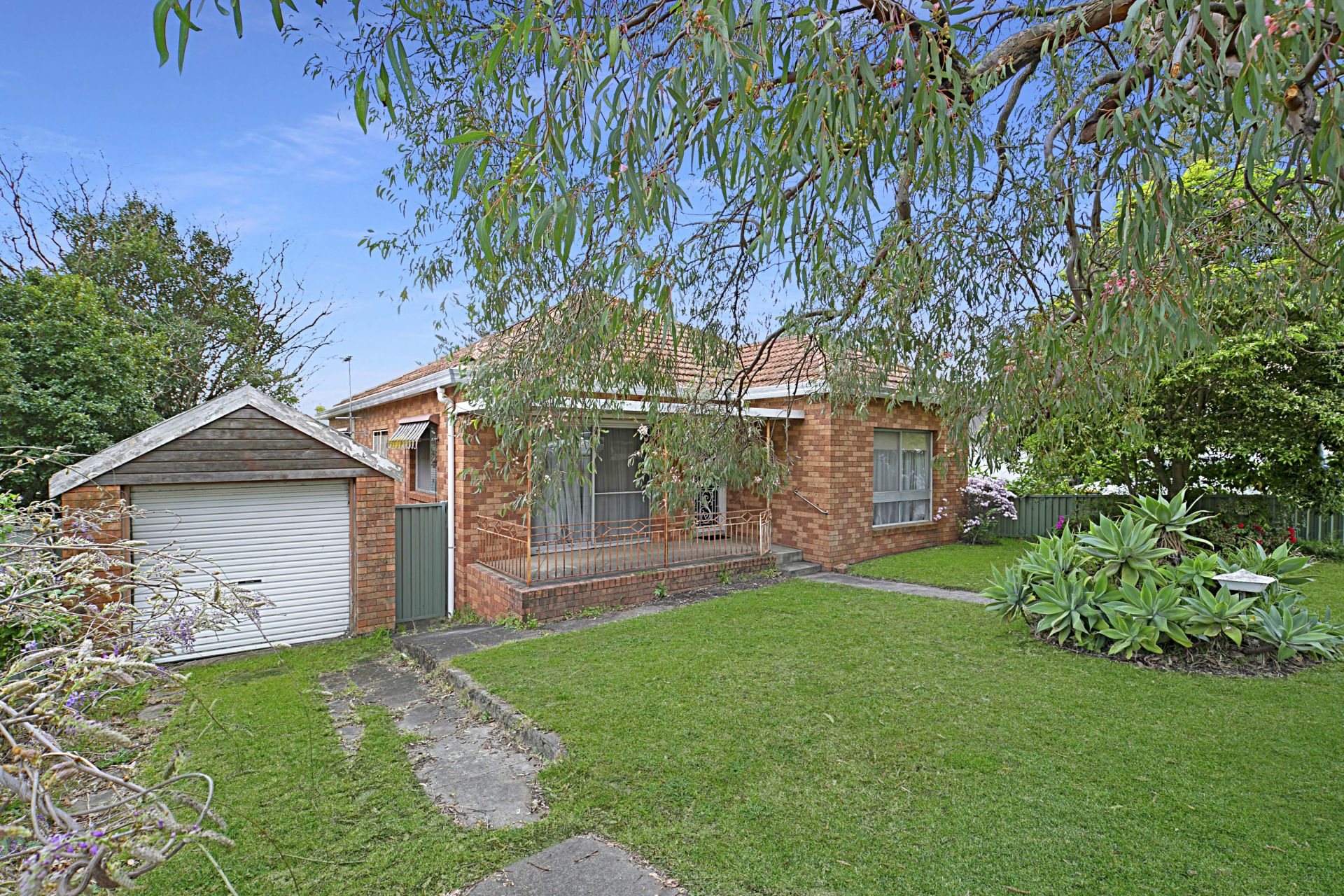 197 Burraneer Bay Road, Caringbah, Caringbah - Thumbnail 2