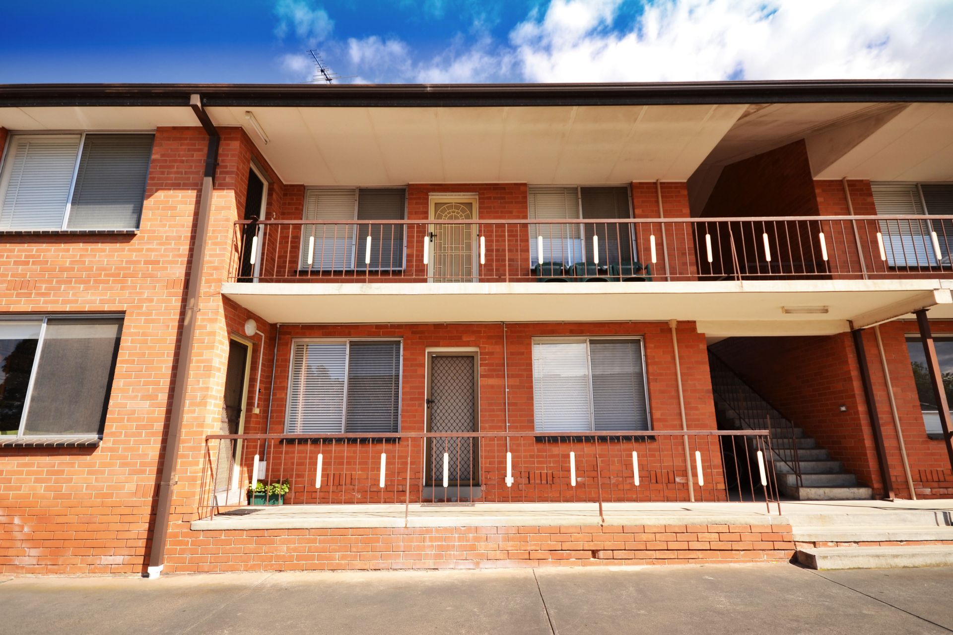 LOVE THE UNIT, ADORE THE LOCATION!