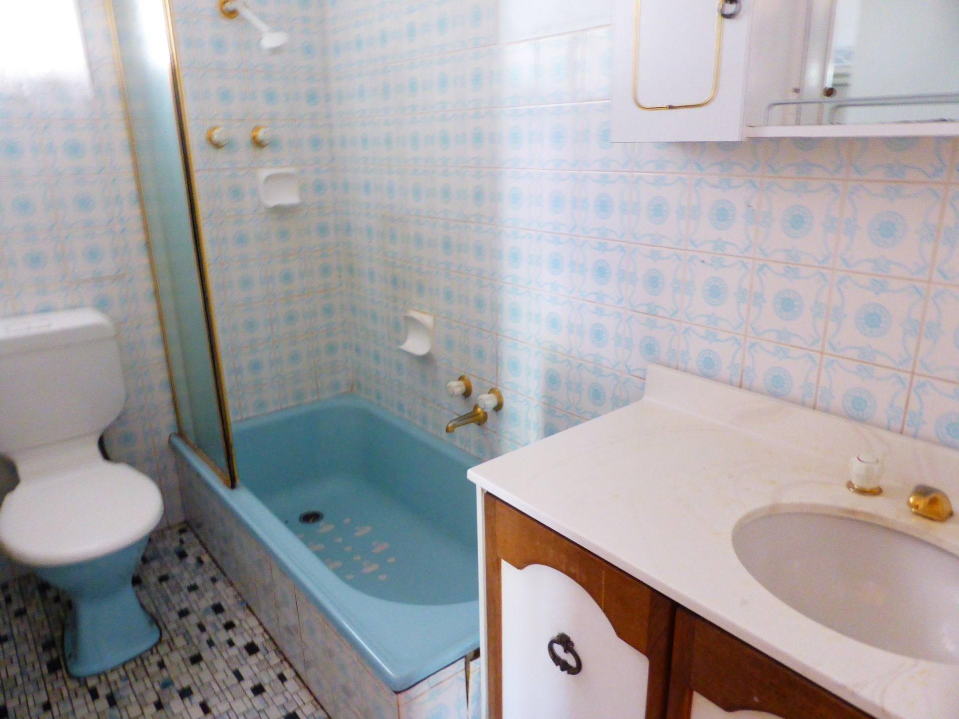 Perfectly hidden, Perfectly Cosy

*6 Month Lease with possible Extension*