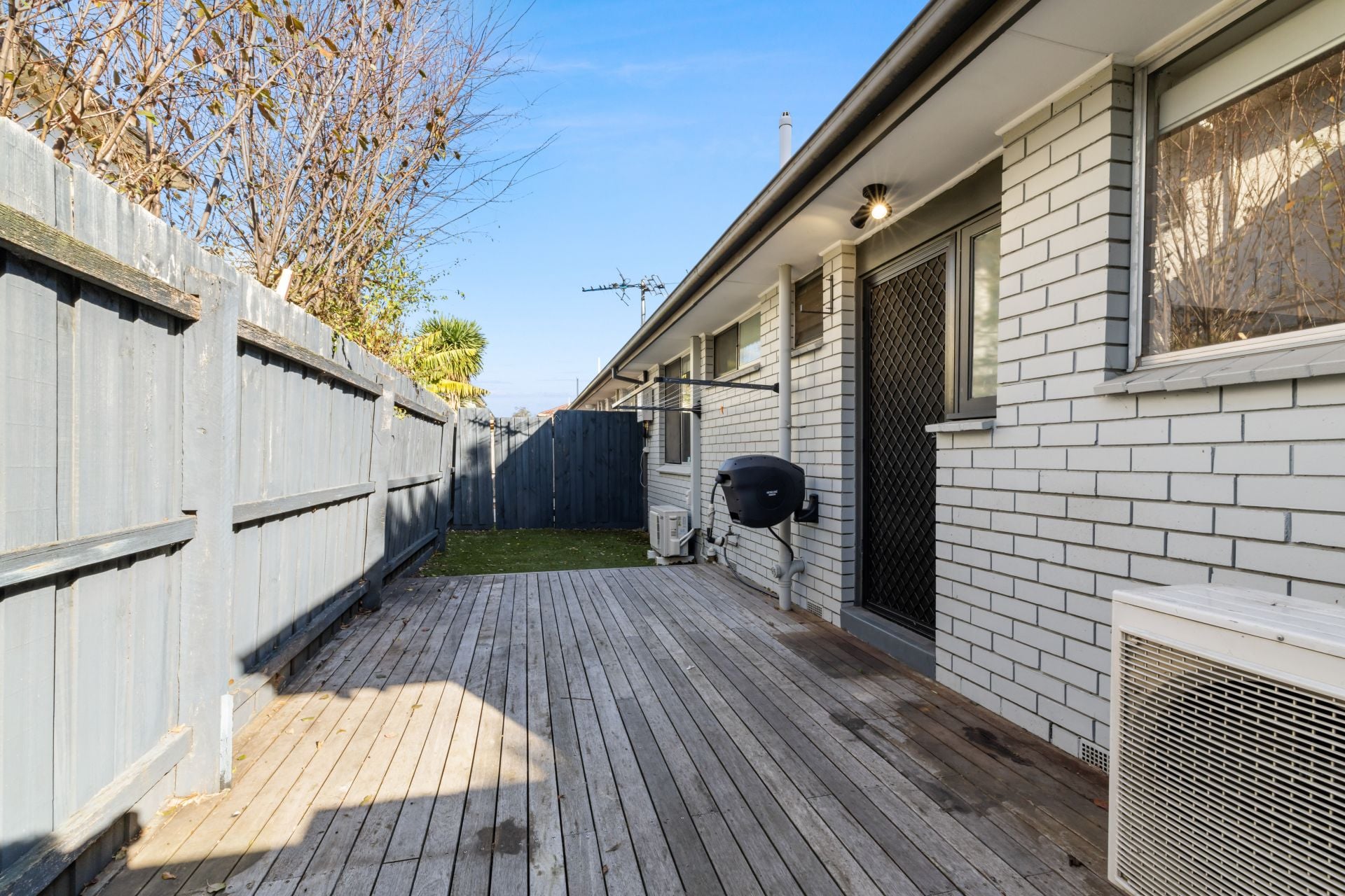 Stylish Unit with Expansive Courtyard Retreat