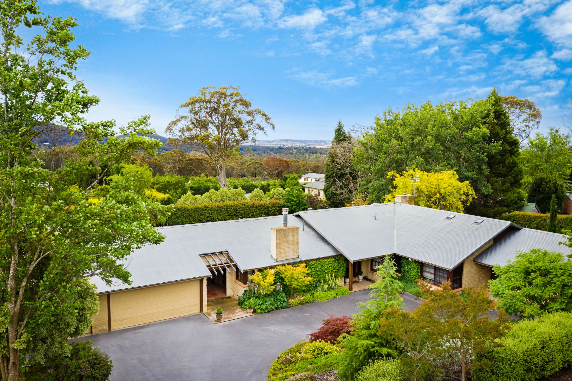 Real Estate For Sale 90 Oxley Drive Mittagong , NSW