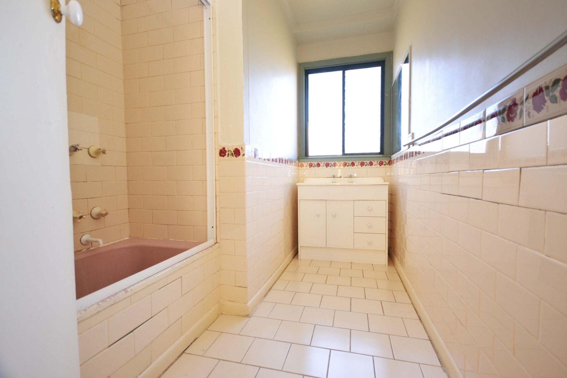 NEAT AND TIDY THREE BEDROOM