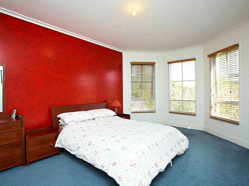 18 Emerald Court, Caroline Springs - Thumbnail 8