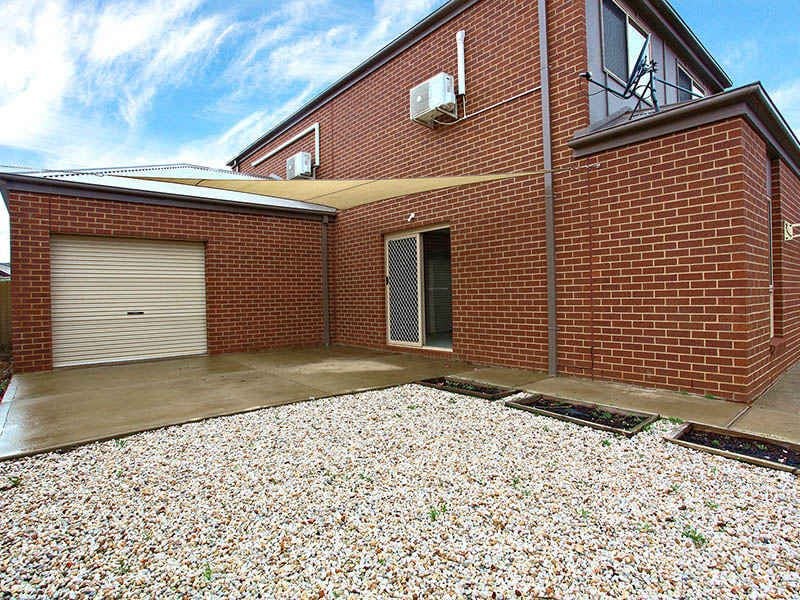 5 Studley Park Way, Caroline Springs - Thumbnail 7