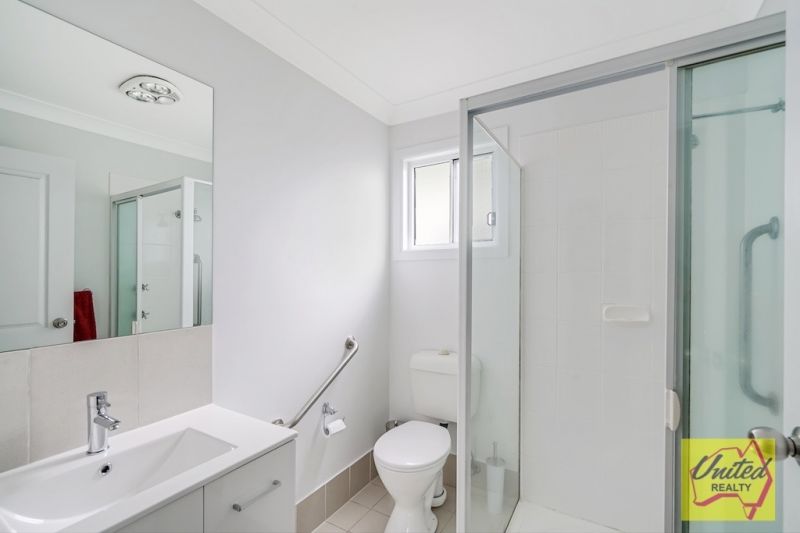 25 McIntosh Street, The Oaks United Realty