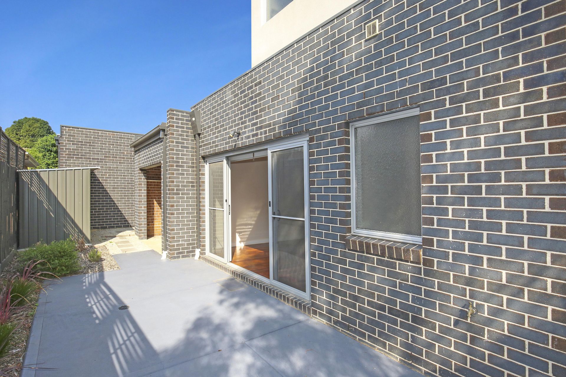 **Beautifully Presented 2 Bedroom Townhouse**