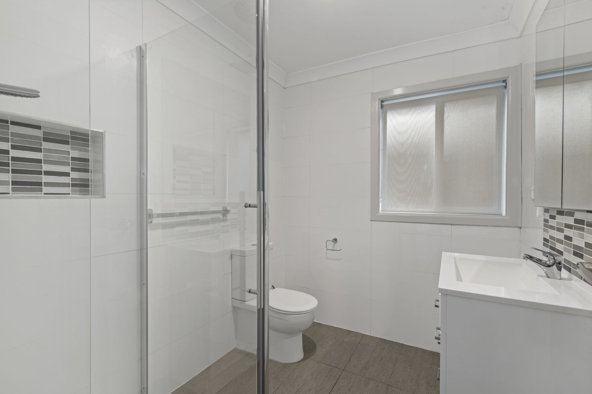 AFFORDABLE START - WALK TO THE TRAIN