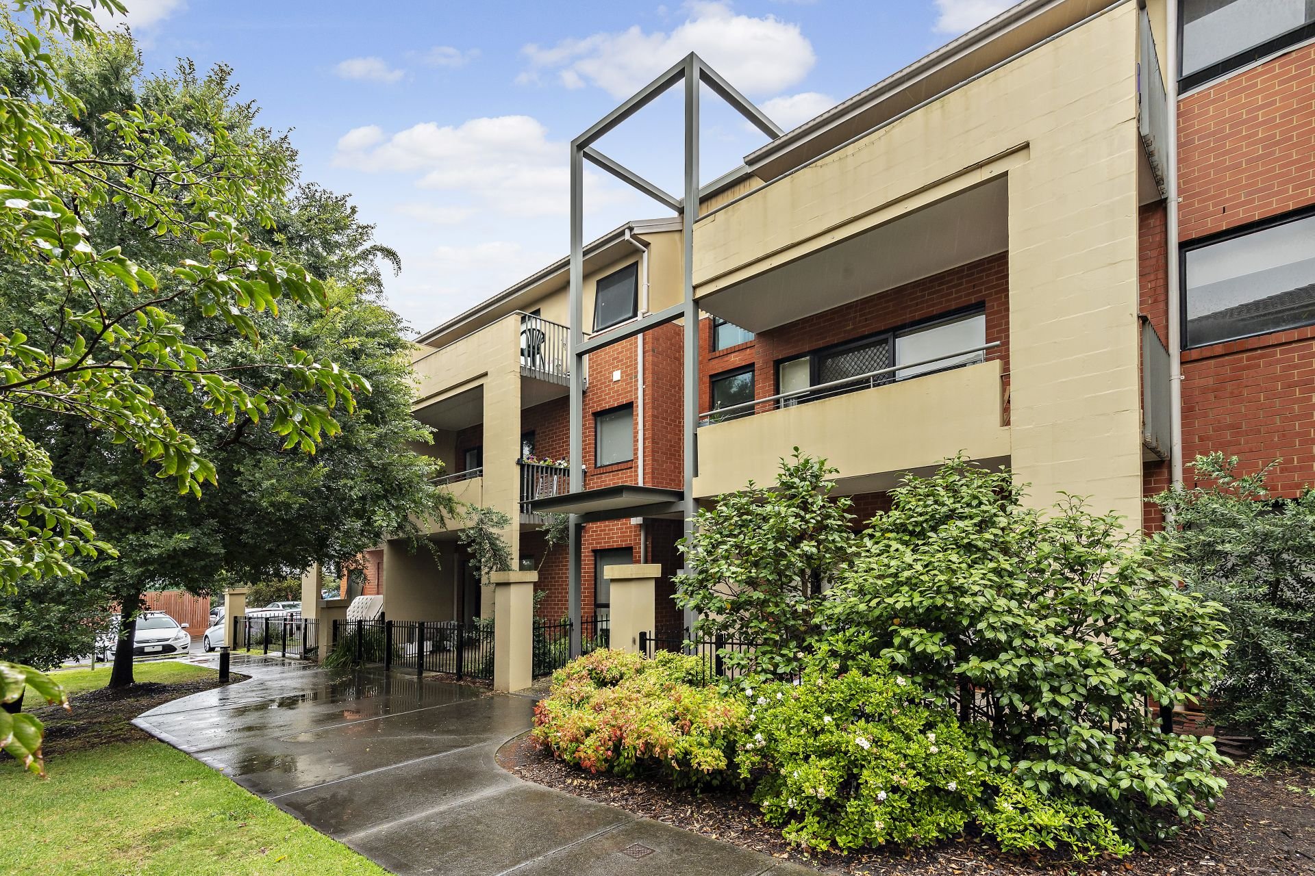 35/1 Greenfield Drive, Clayton First National Clayton JXRE