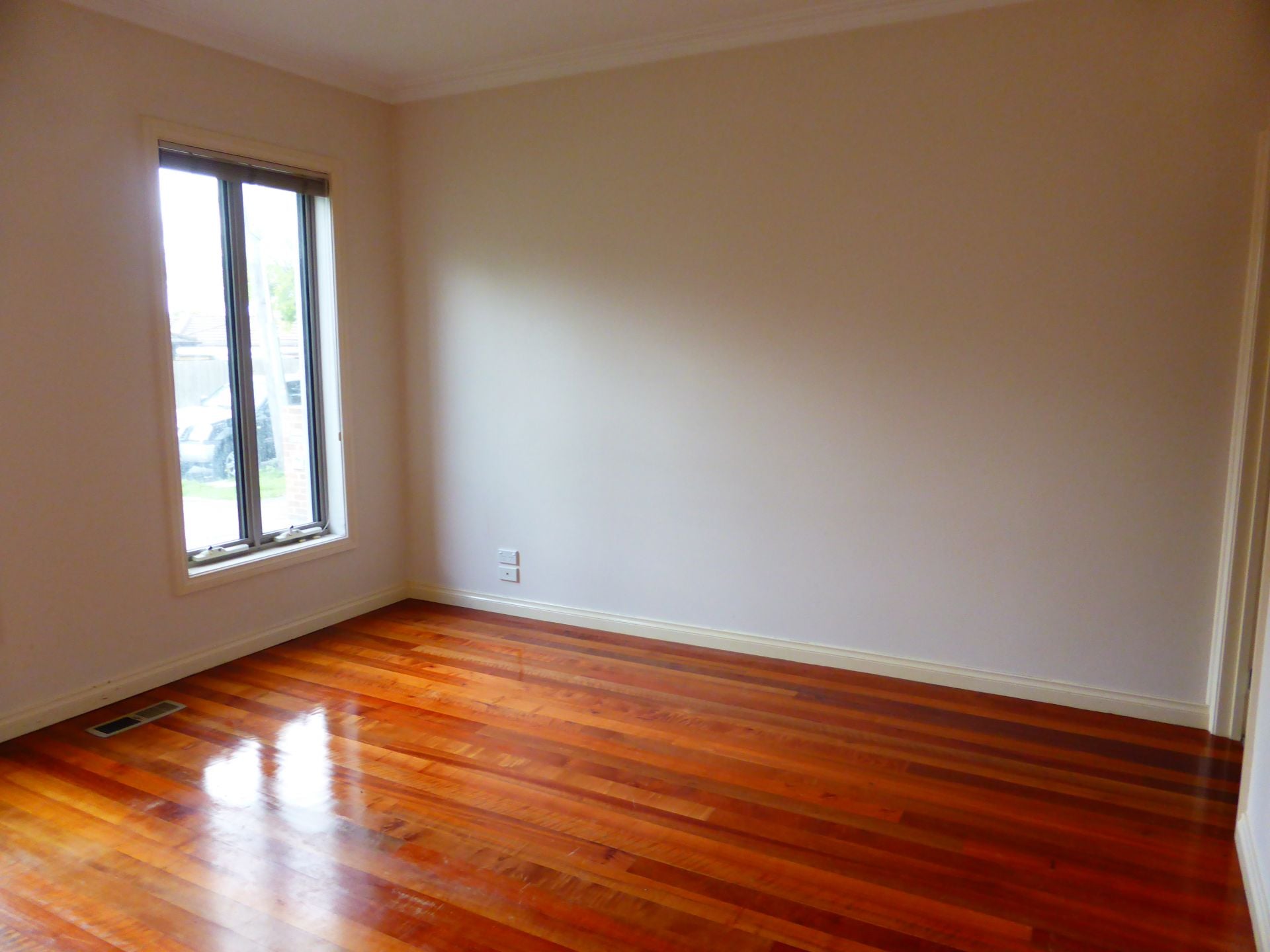 Updated Villa Style Unit - Very Spacious!