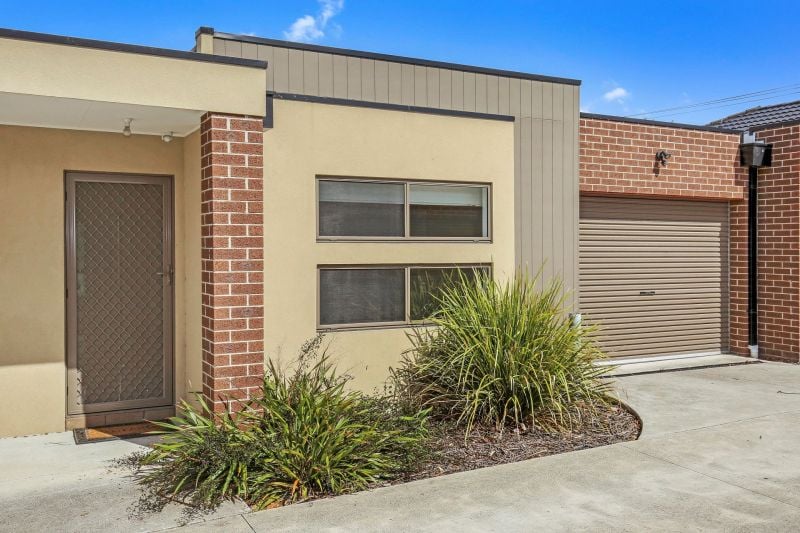 2/15 Chaleyer Street, Reservoir