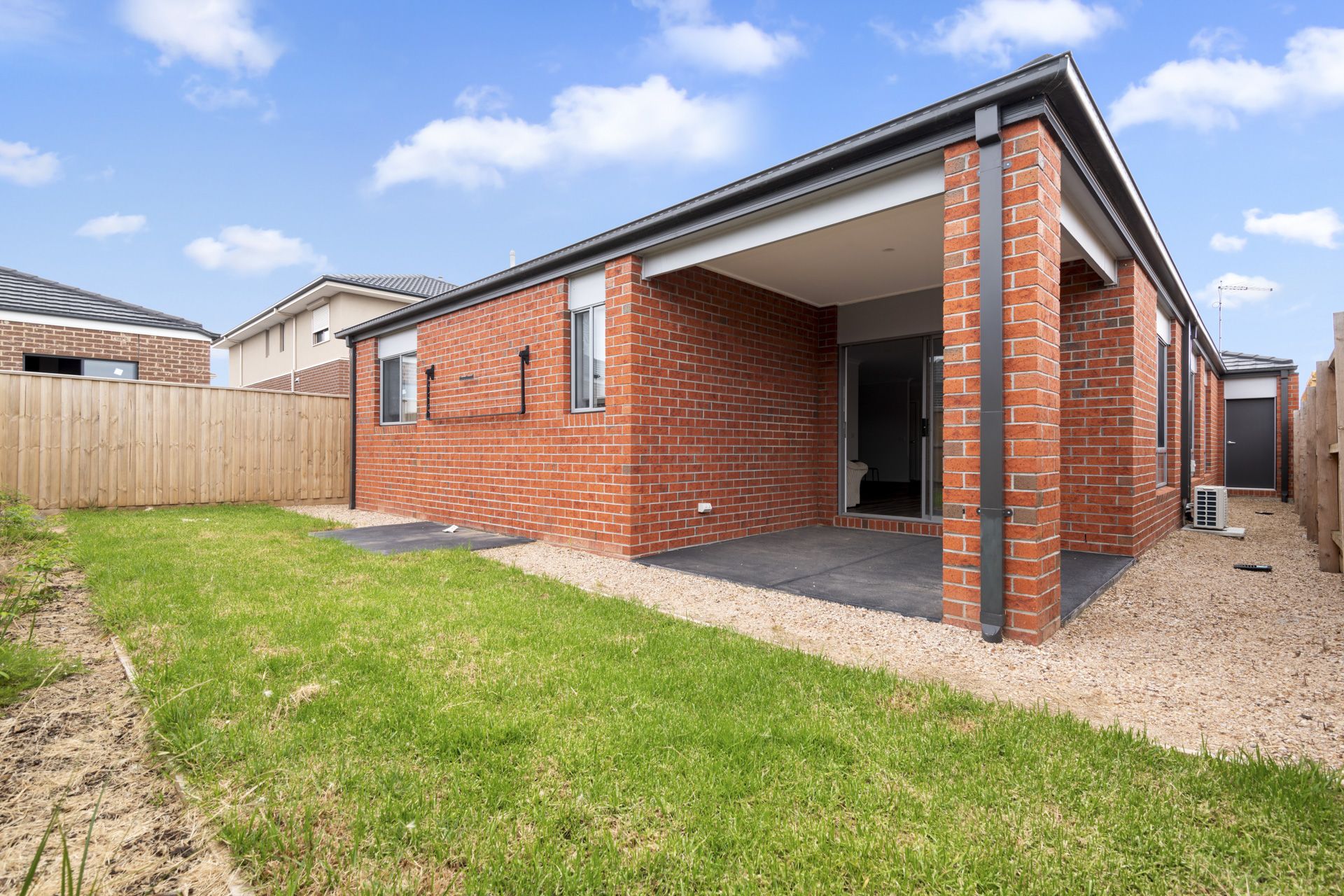 WALKING DISTANCE TO AURORA VILLAGE & HARVEST HOME PRIMARY SCHOOL