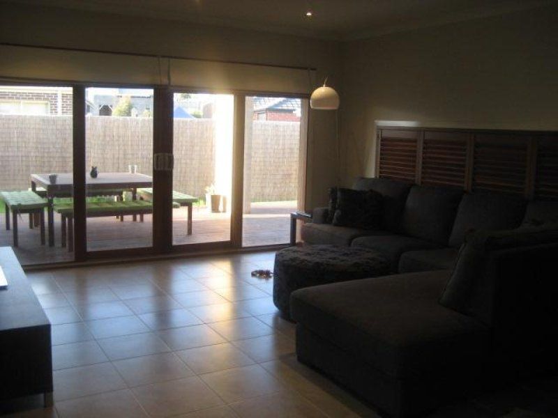 Perfectly Positioned & Contemporary!