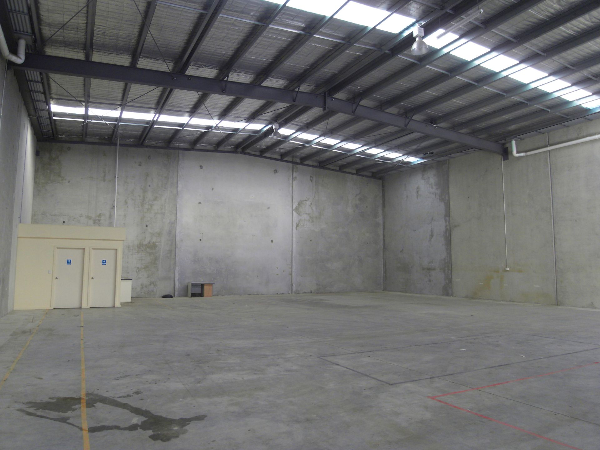 EXCELLENT WAREHOUSE FACILITY!