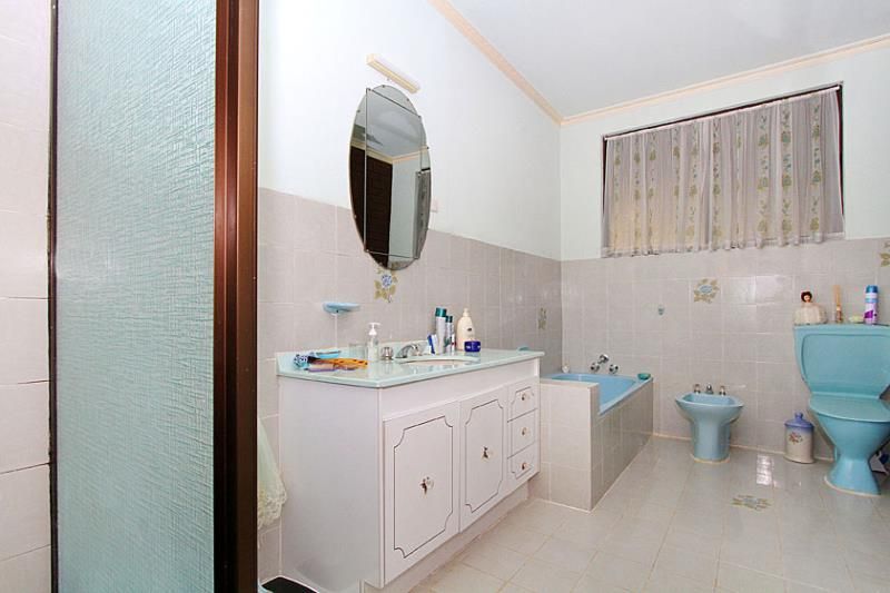 Four Bedroom Home in Thornbury! Enough Said