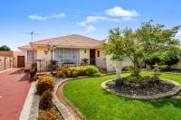 21 McRae Avenue, St Albans VIC, St Albans - Image 1