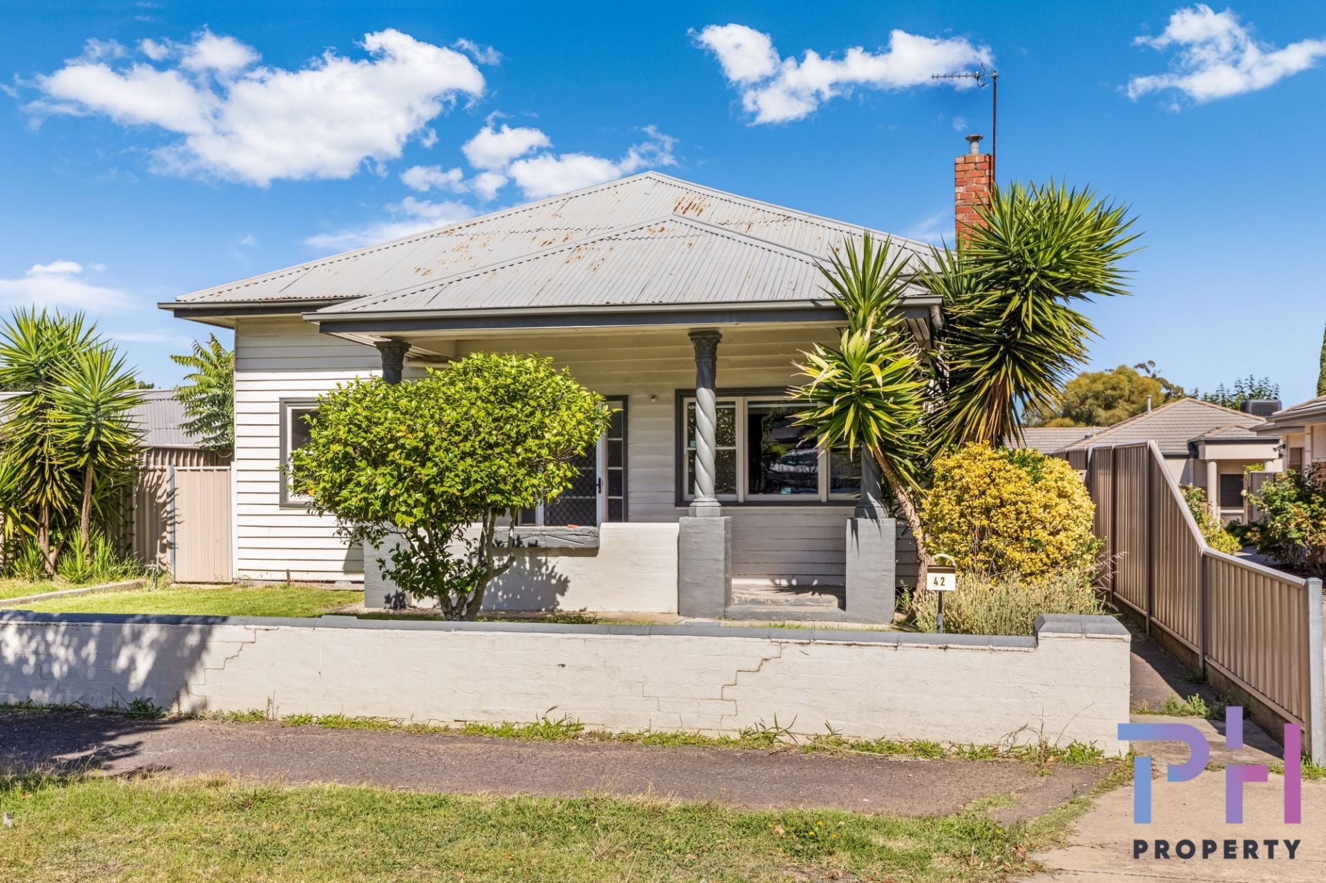 42 Sternberg Street KENNINGTON VIC