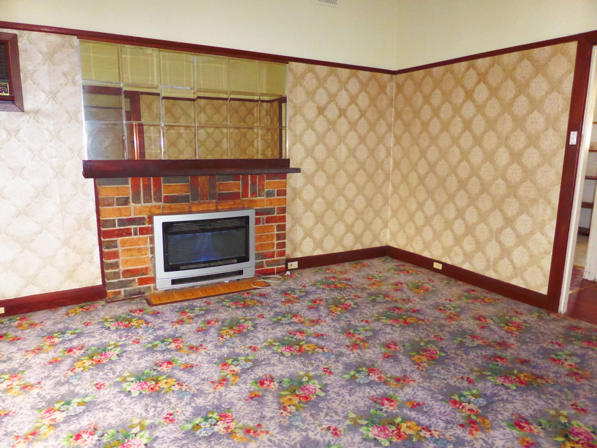 Classic Thornbury Home With Plenty of Space to Offer!