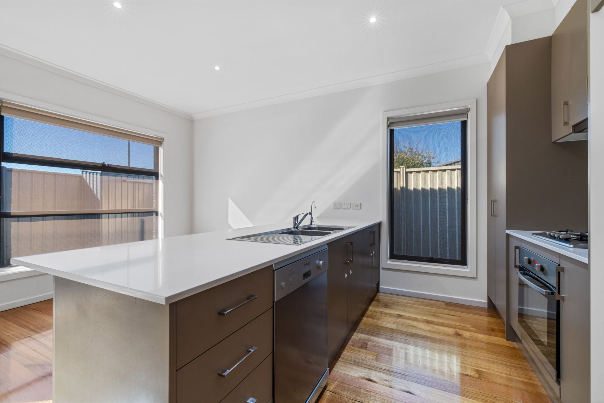 2 BEDROOM MODERN UNIT.