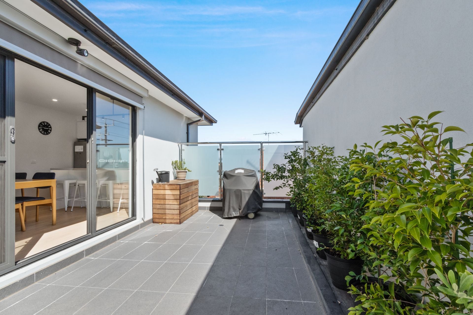 Stylish 2-Bedroom Townhouse in Prime Reservoir Location