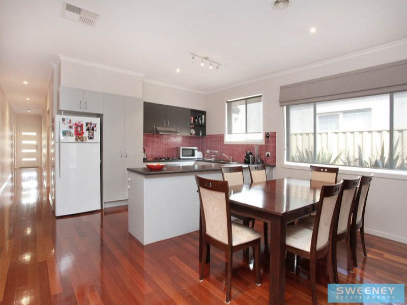 33 The Avenue, Caroline Springs - Thumbnail 4