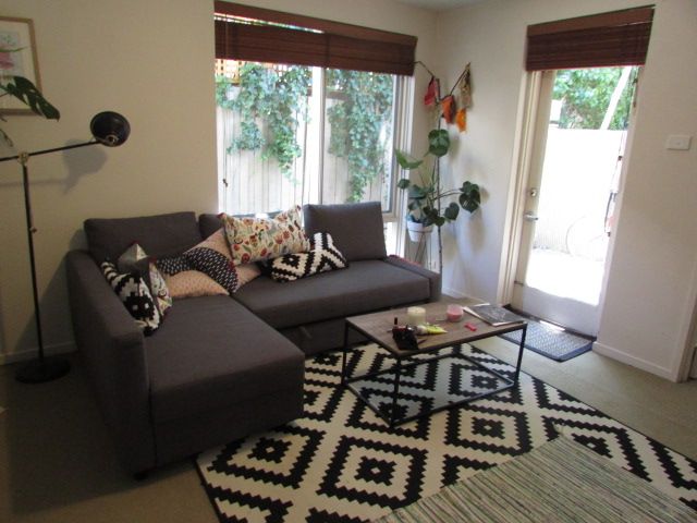 **Room available in 2 bedroom unit house share**