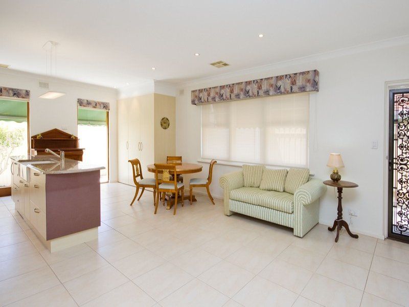 4/20 Dunbar Terrace Glenelg East 5045