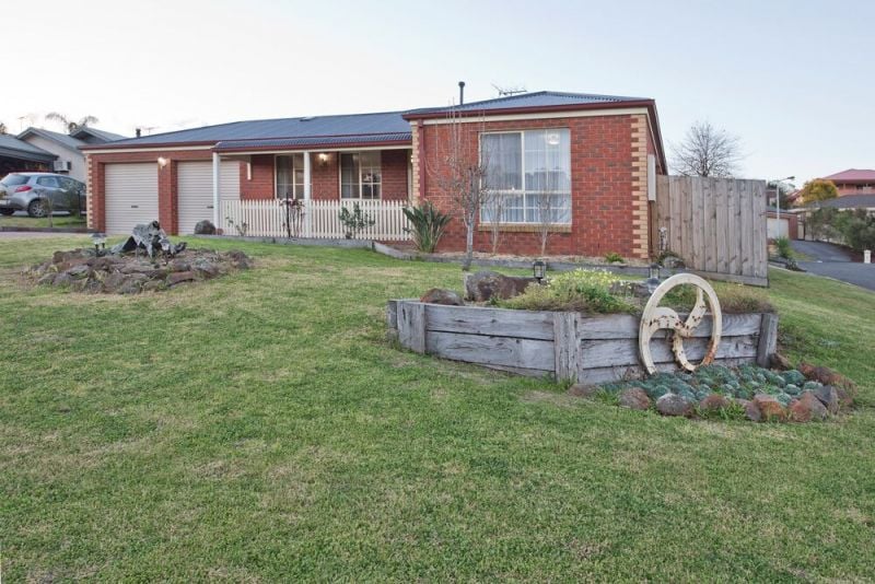 23 McLeod Drive, Bacchus Marsh - Thumbnail 2