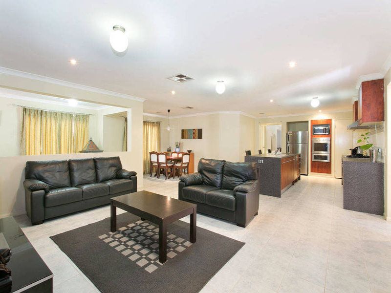 21 Edgbaston Parade, Caroline Springs - Thumbnail 5