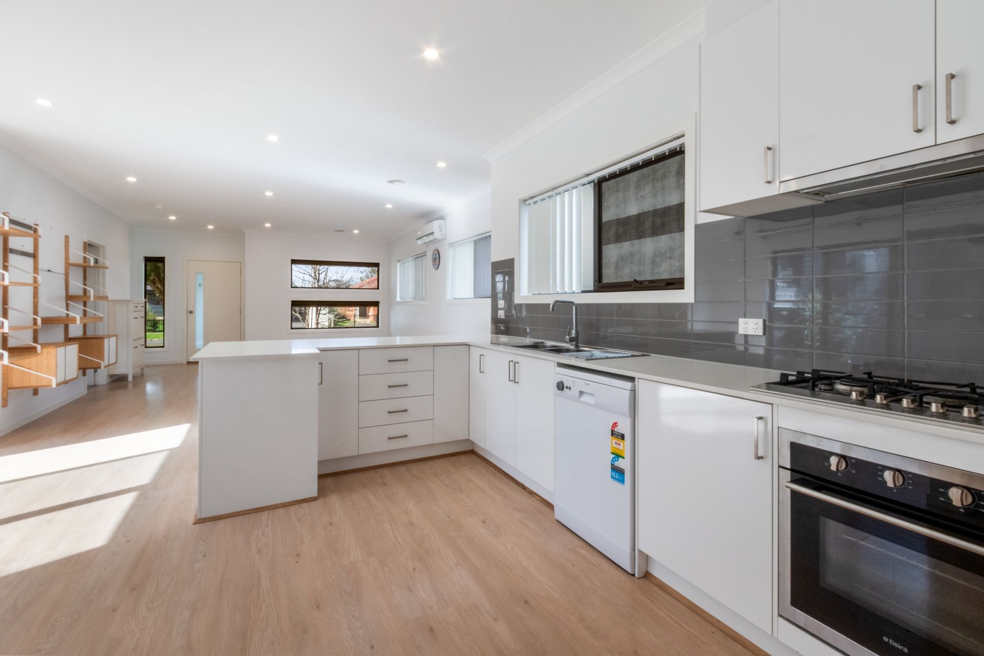 DELIGHTFUL 3 BEDROOM HOUSE IN RESERVOIR