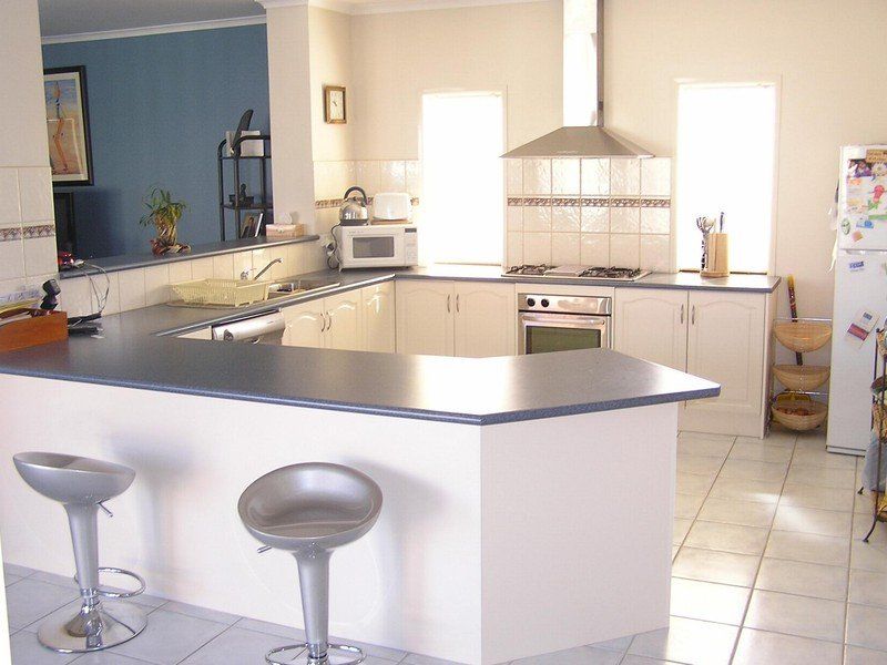21 Old Hall Drive, Caroline Springs - Thumbnail 4