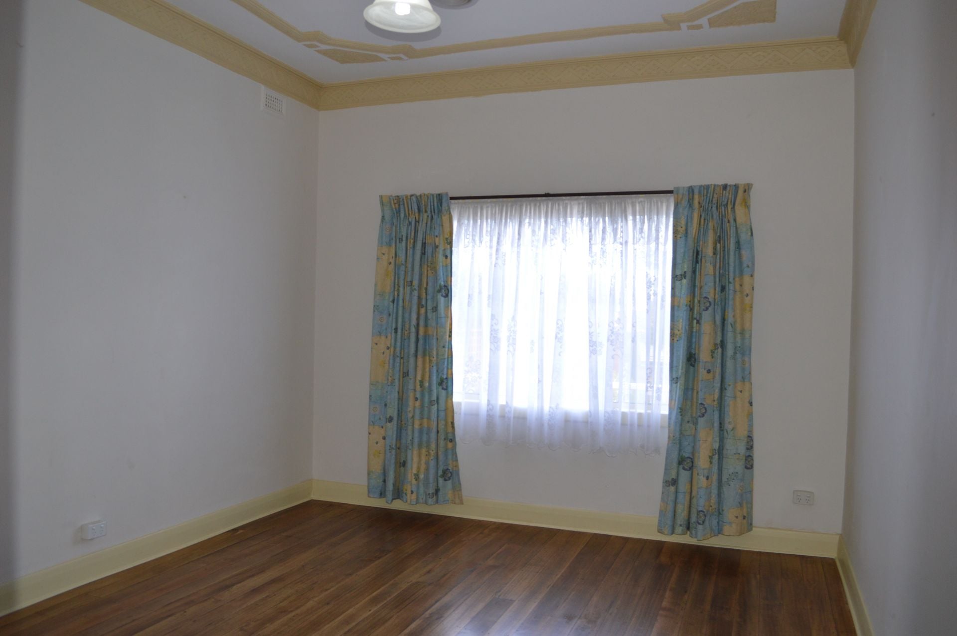 SPACIOUS FAMILY HOME IN IDYLLIC RESERVOIR LOCATION  *Insp Wed 27th Jun @ 5:10pm*